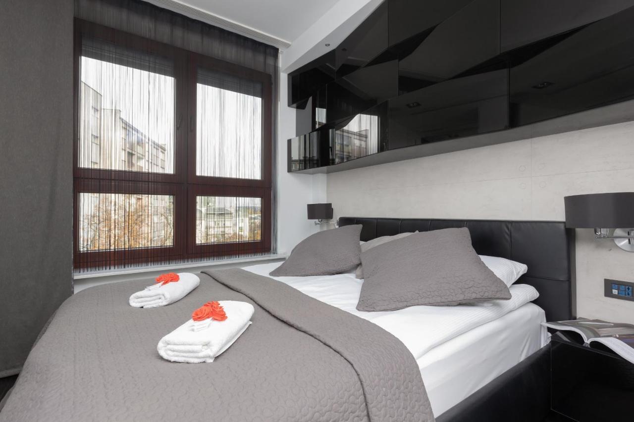 Warsaw Srodmiescie Riverside Three-Bedroom Apartment By Renters מראה חיצוני תמונה