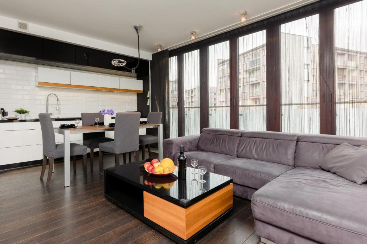 Warsaw Srodmiescie Riverside Three-Bedroom Apartment By Renters מראה חיצוני תמונה