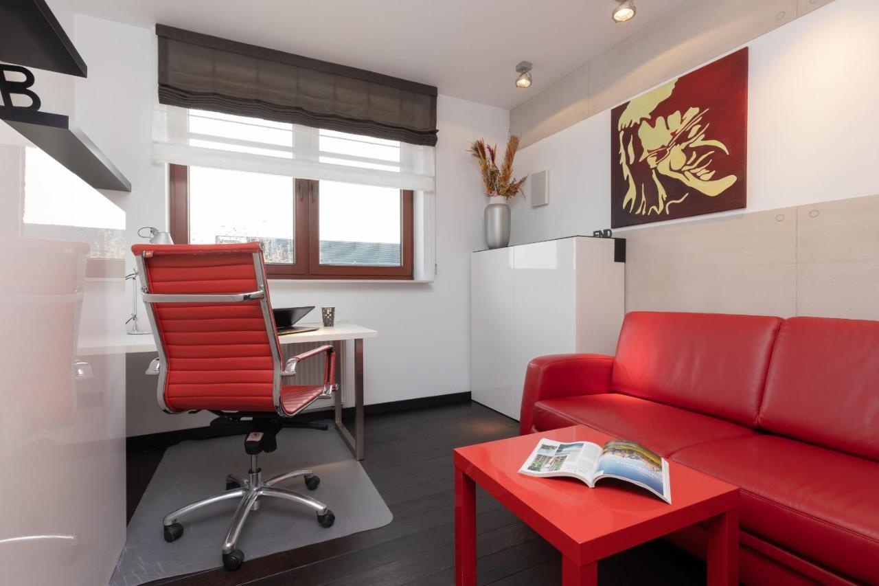 Warsaw Srodmiescie Riverside Three-Bedroom Apartment By Renters מראה חיצוני תמונה