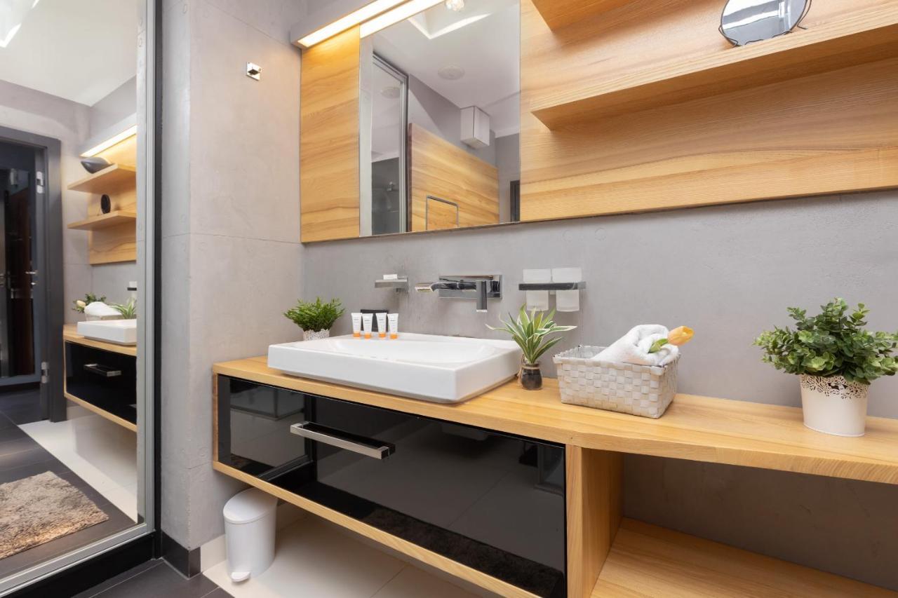 Warsaw Srodmiescie Riverside Three-Bedroom Apartment By Renters מראה חיצוני תמונה