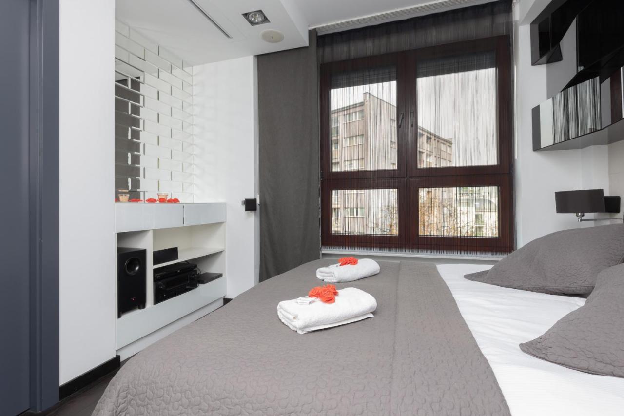 Warsaw Srodmiescie Riverside Three-Bedroom Apartment By Renters מראה חיצוני תמונה