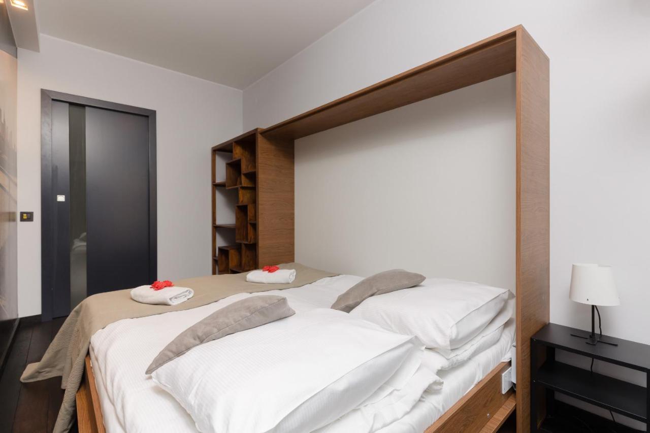 Warsaw Srodmiescie Riverside Three-Bedroom Apartment By Renters מראה חיצוני תמונה